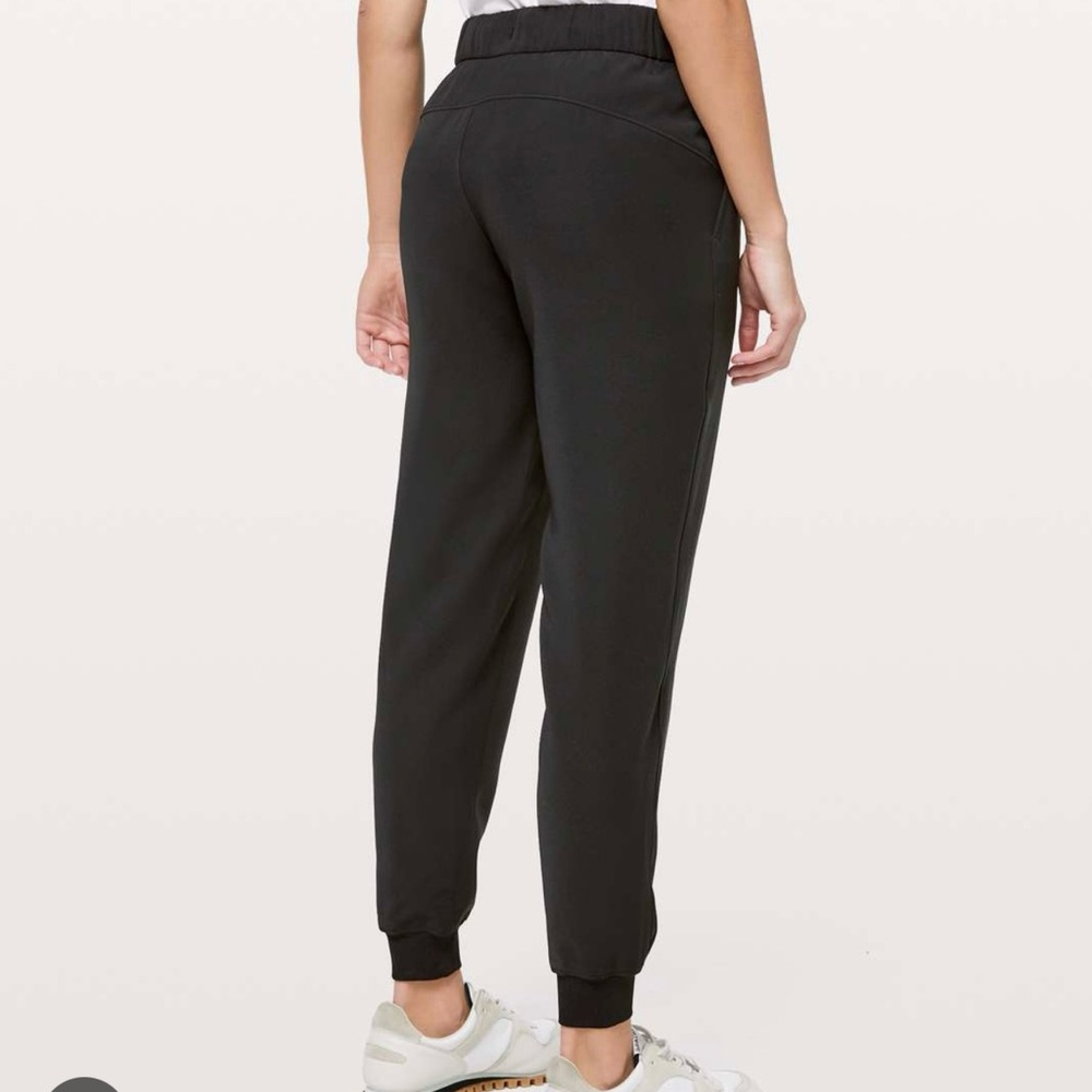 Lululemon On The Fly Jogger Size 4